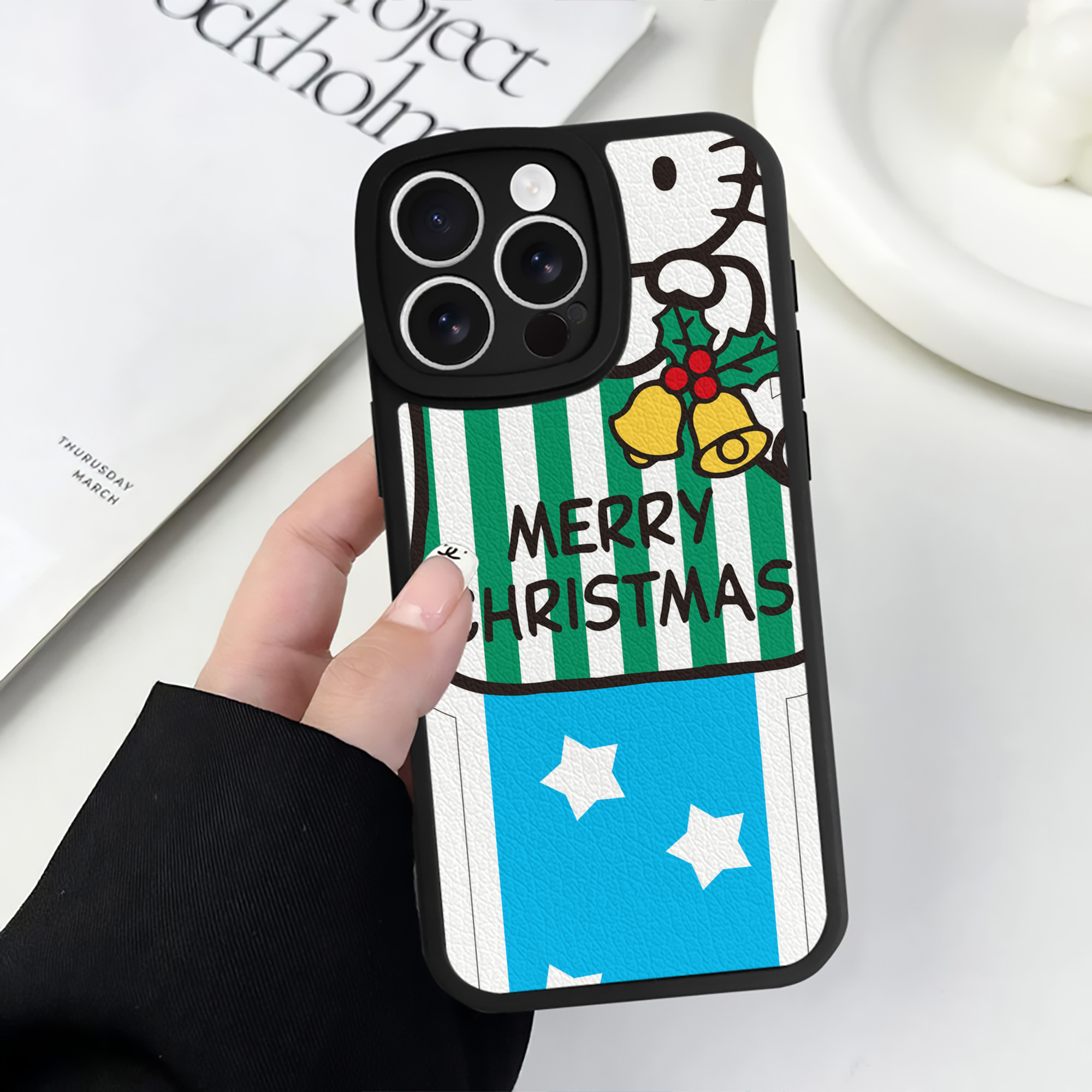 （画像用） Hello Kitty ハローキティ 【iPhone 16シリーズ対応】シリコンスマホケース（レザー調） 材質：シリコン